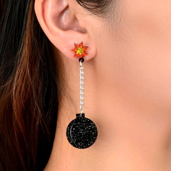 ๐5 for $25* Cartoon Bomb Earrings - Picture 3 of 3